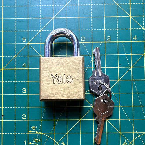 Yale brass keyed padlock - keyed,